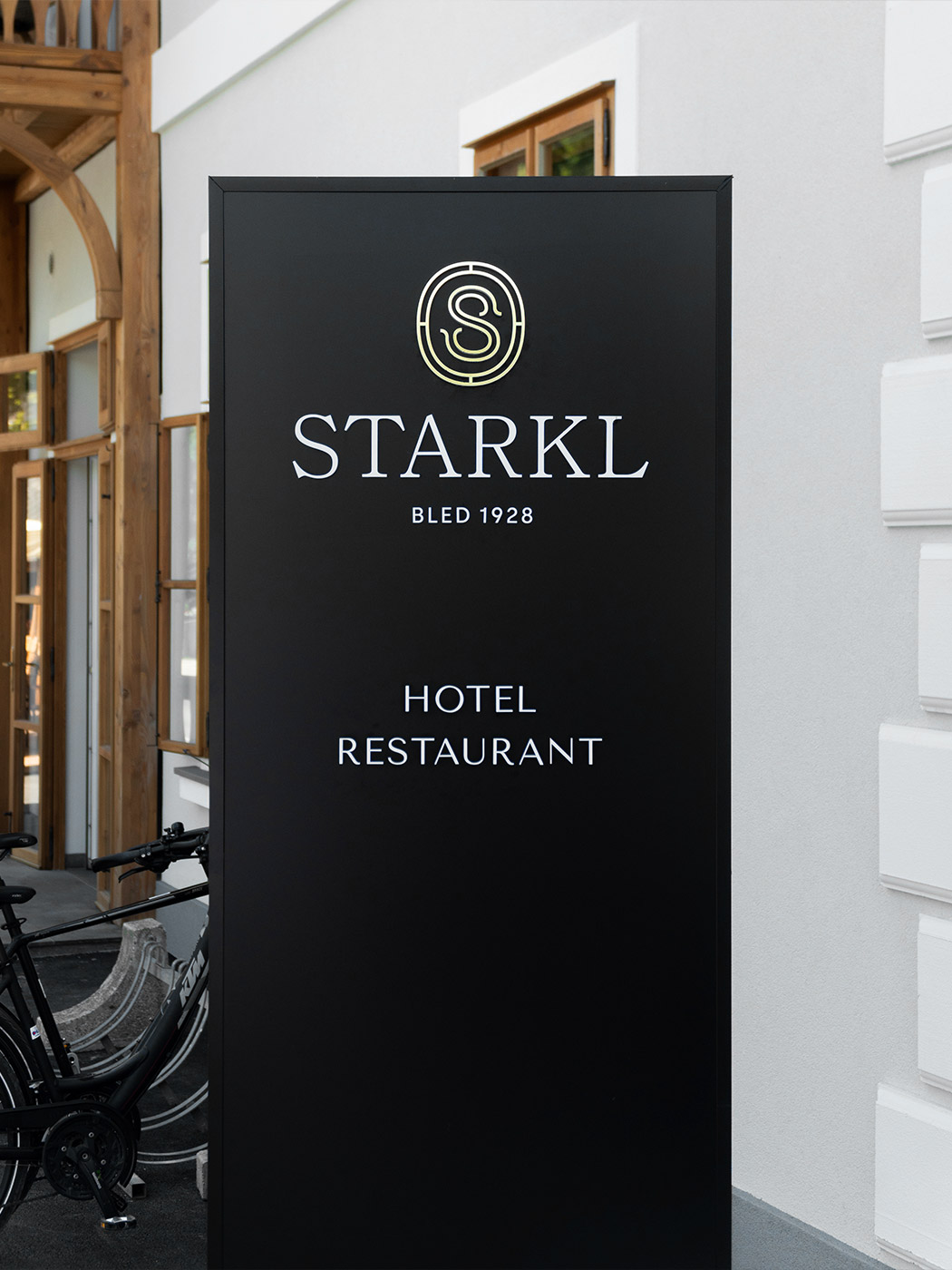 Studio-Hrastar-Hotel-Starkl-Outdoor-Signage
